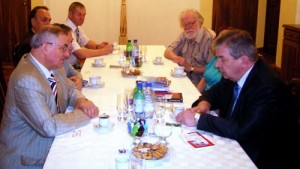 Встреча с послом в Ереване. Дмитрия не очень видно, он рядом со мной