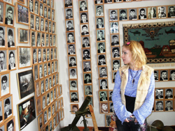 Юлия Маринина в Музее павших защитников Карабаха с Степанакерте