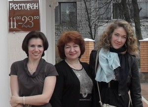 Ирина (в центре) со своими девочками