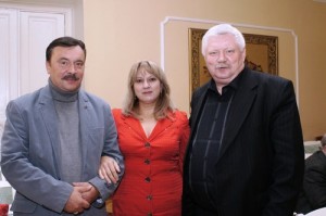Мои друзья Владимир Кошелев и Вадим Арефьев - ну как же без прекрасной дамы-то!
